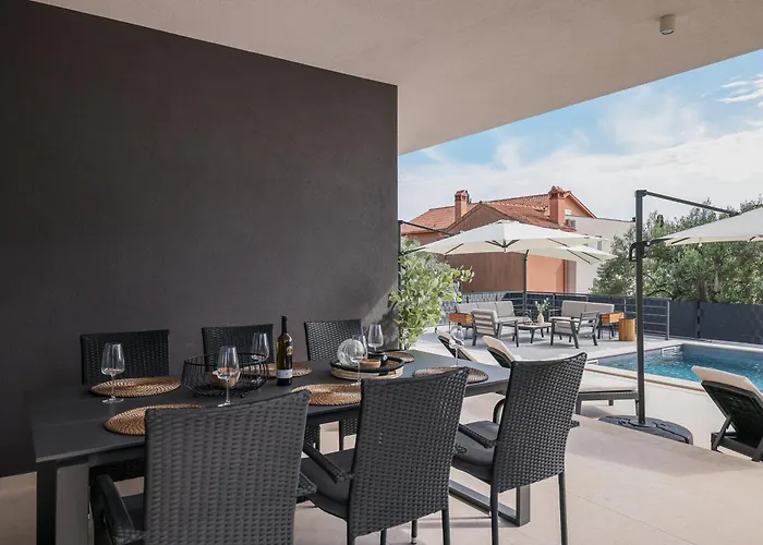 Dekorti Villa Kozino