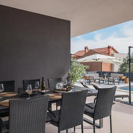 Dekorti Villa Kožino